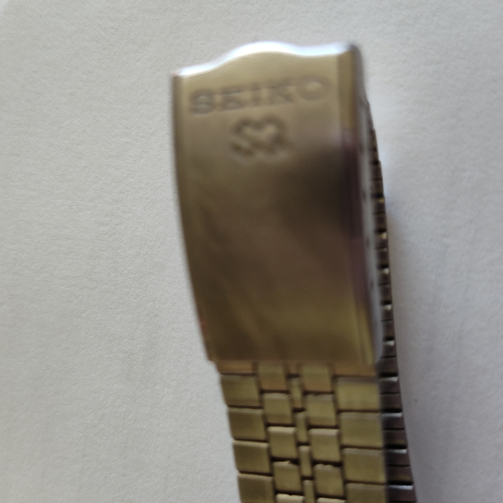 Seiko Silver Digital Watch - Picture 5 of 10